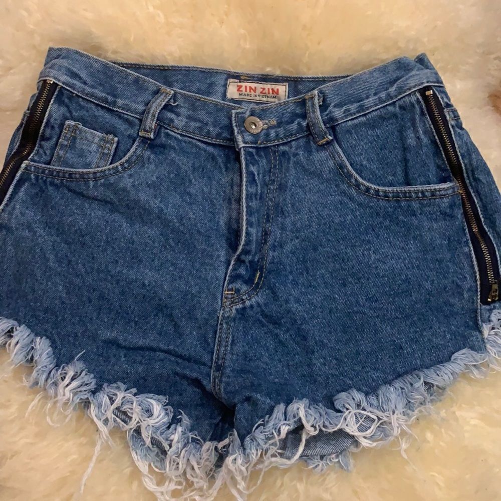 Trendy Zin Zin mid rise zipper detail denim shorts